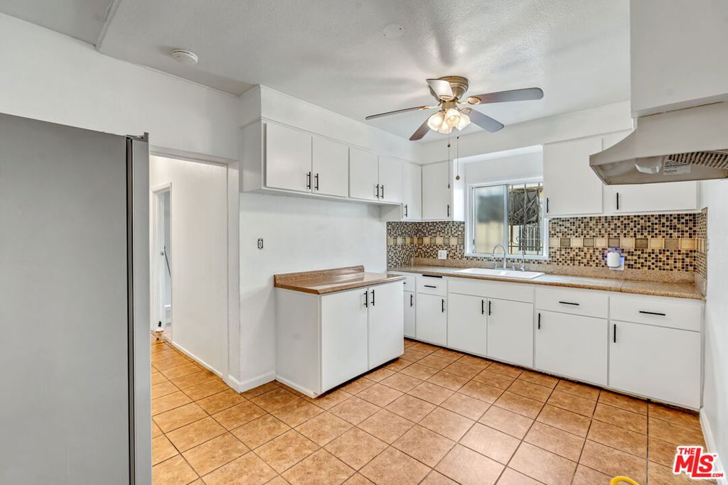 1215 W 59th Street Property Photo 20