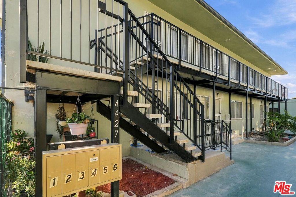 4425 W 159th Street Property Photo 8