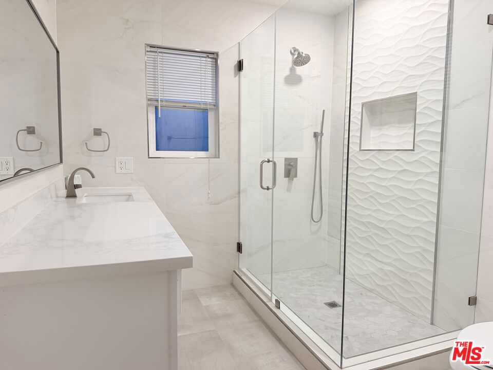4627 Collis Avenue Property Photo 10