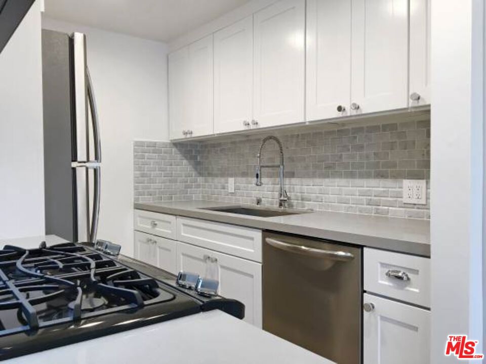 301 S SWALL Drive 202 Property Photo 1