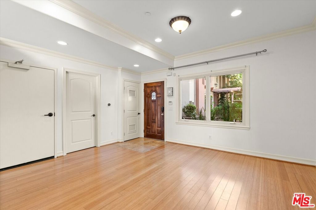 272 N Chester Avenue 105 Property Photo 4