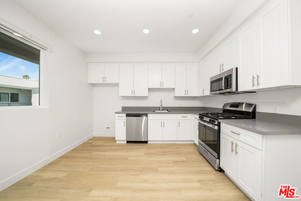 14825 Delano Street 306 Property Photo 5