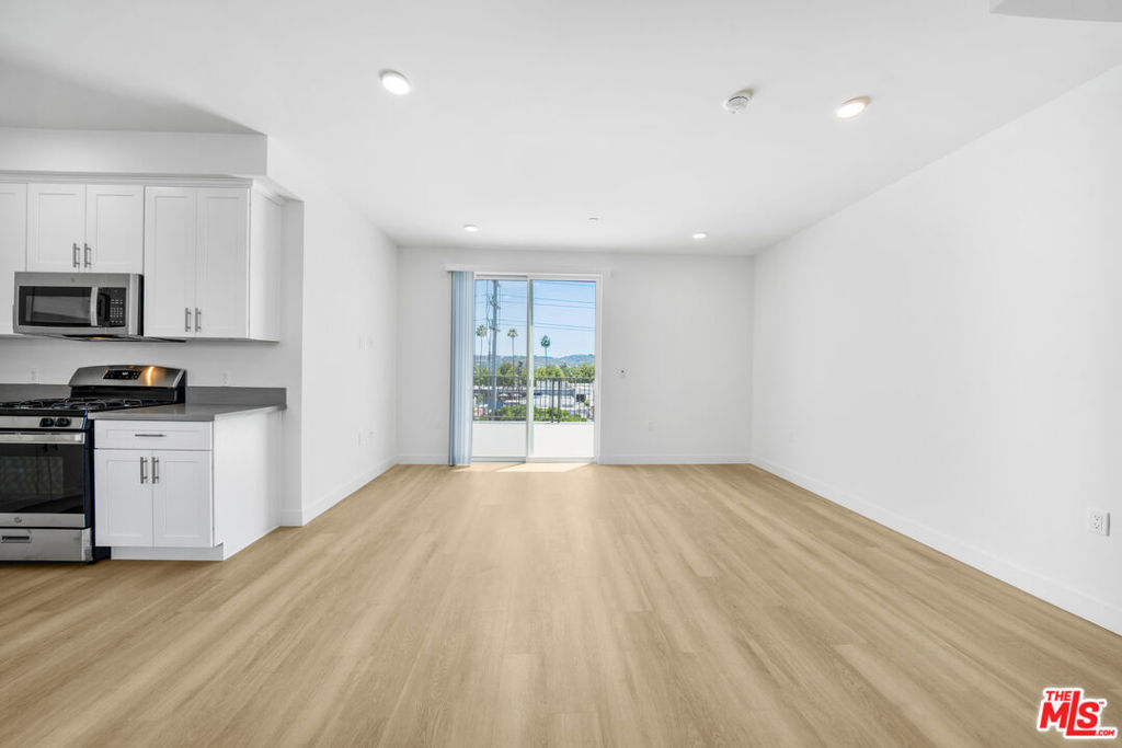 14825 Delano Street 306 Property Photo 7