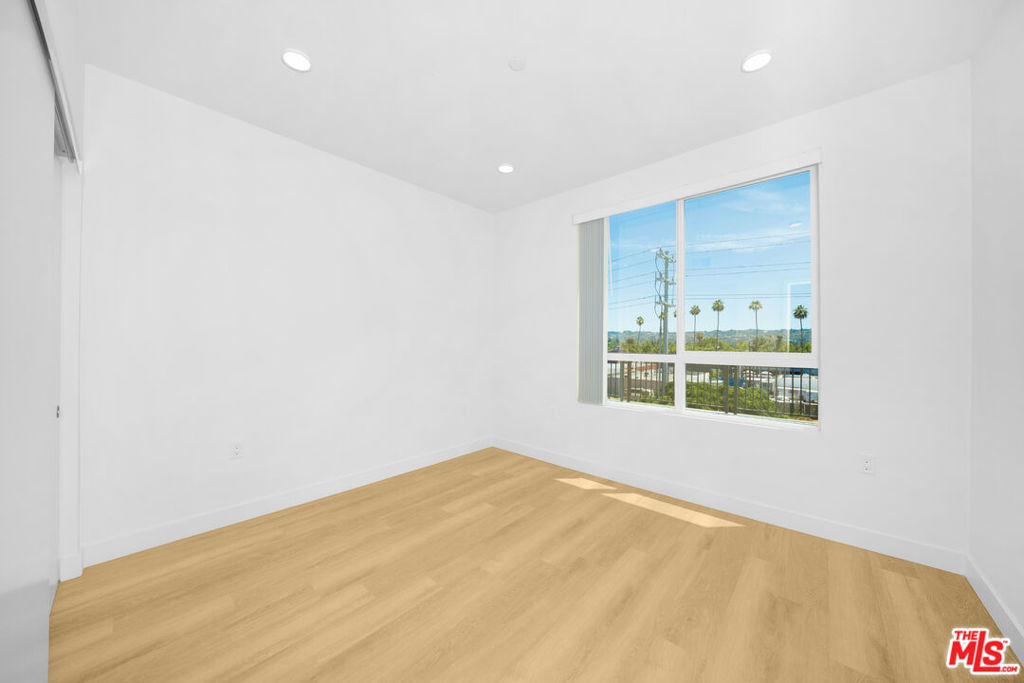 14825 Delano Street 306 Property Photo 18