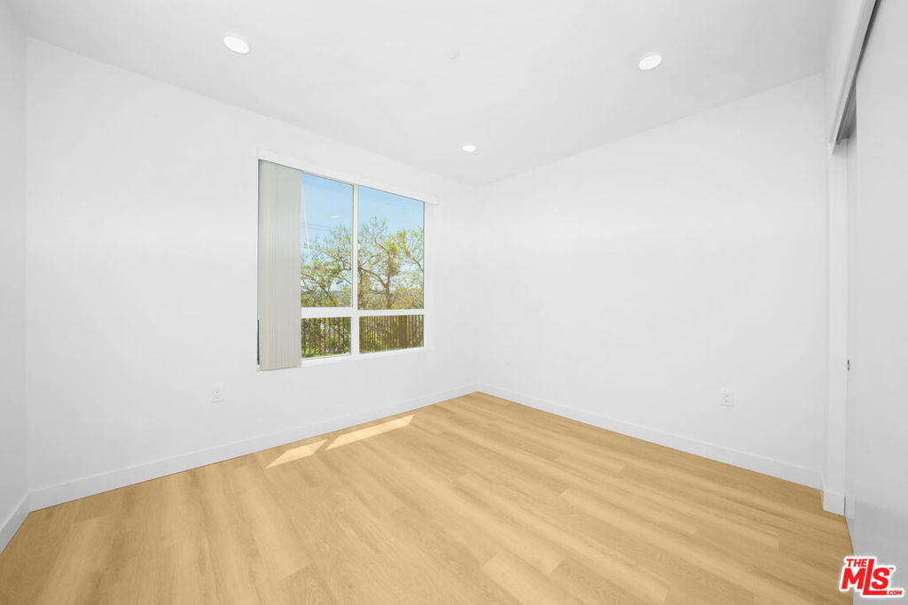 14825 Delano Street 306 Property Photo 20