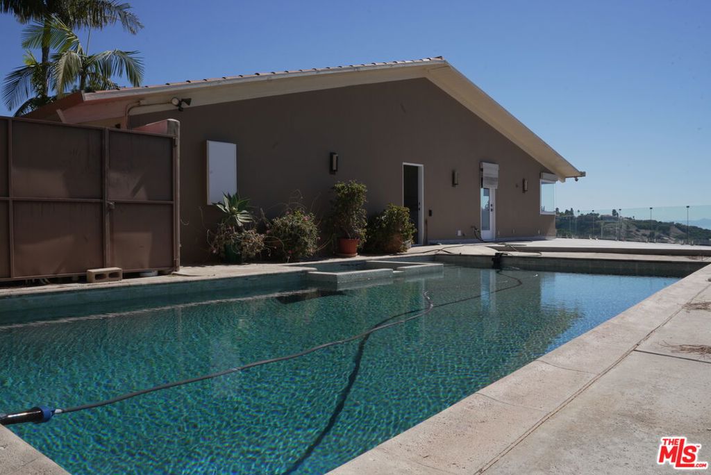 1348 Via Coronel Property Photo 4
