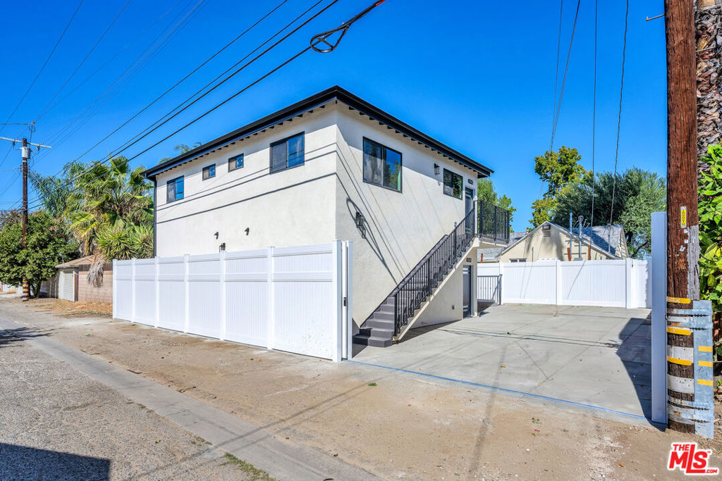 17402 Cantlay Property Photo 3
