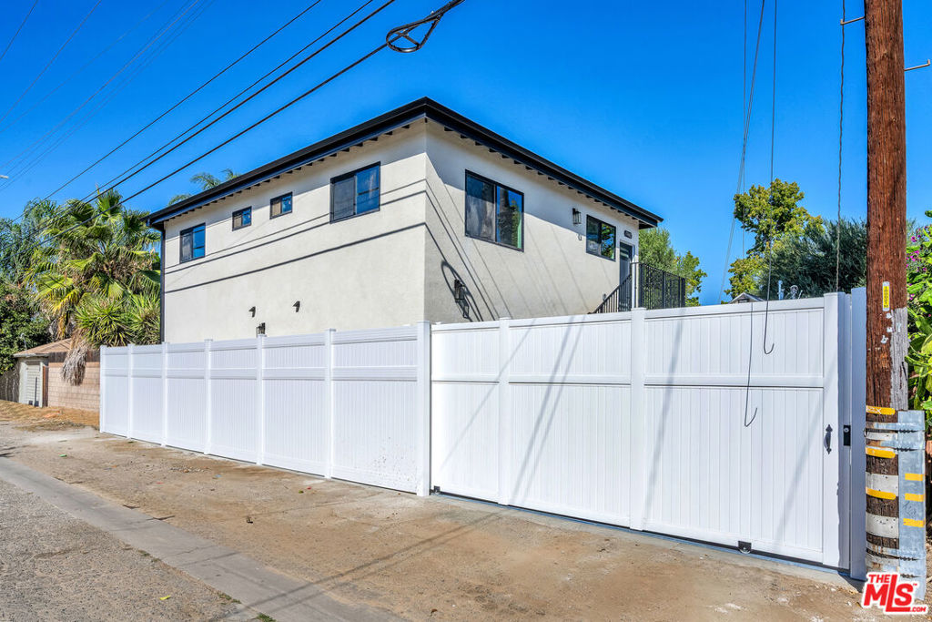 17402 Cantlay Property Photo 4