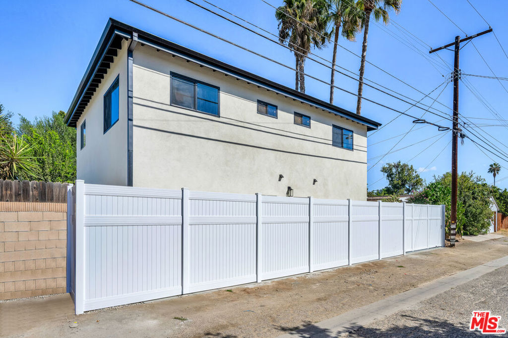 17402 Cantlay Property Photo 5