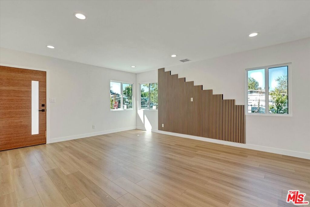 22457 Clarendon St Property Photo 2