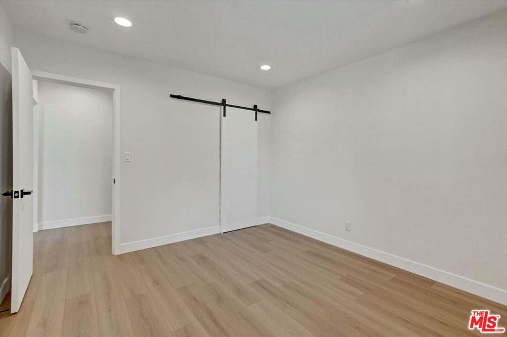22457 Clarendon St Property Photo 15