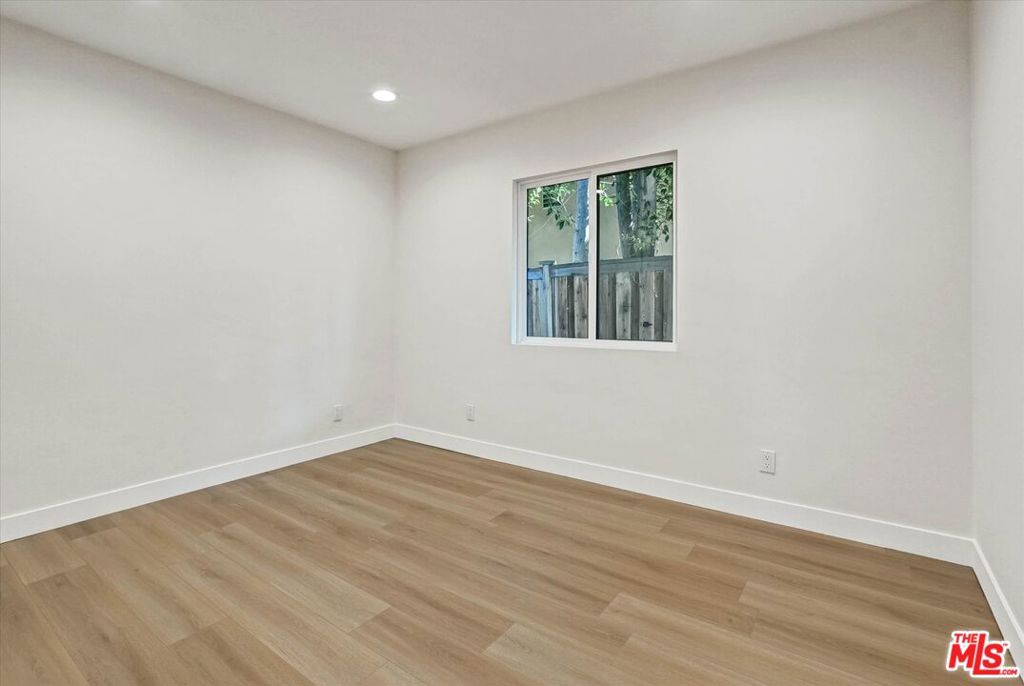 22457 Clarendon St Property Photo 18