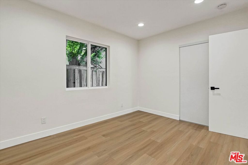 22457 Clarendon St Property Photo 19