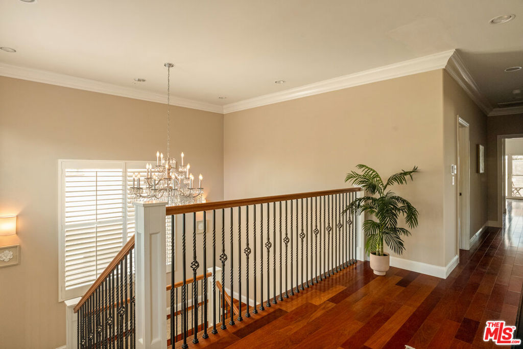 854 S Rimpau Boulevard Property Photo 21