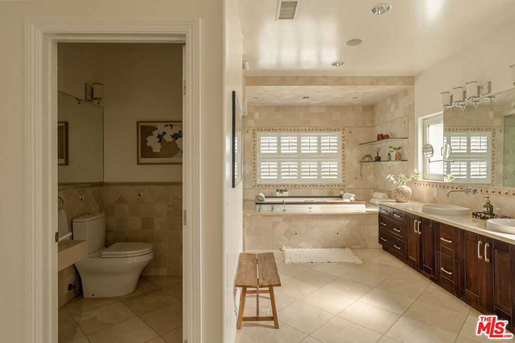 854 S Rimpau Boulevard Property Photo 34