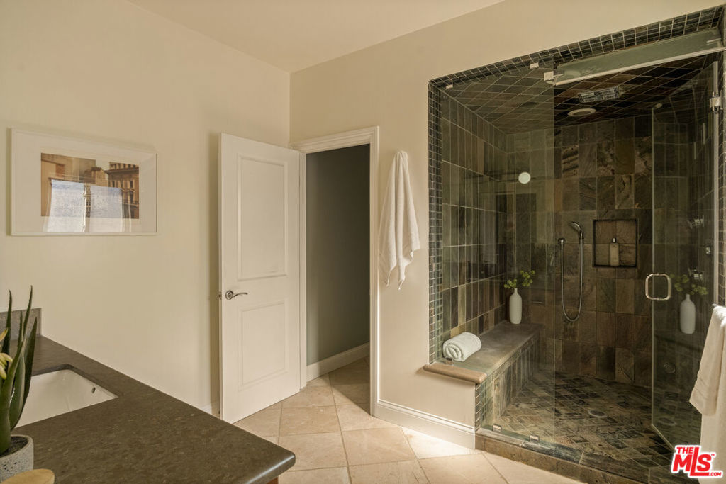 854 S Rimpau Boulevard Property Photo 37