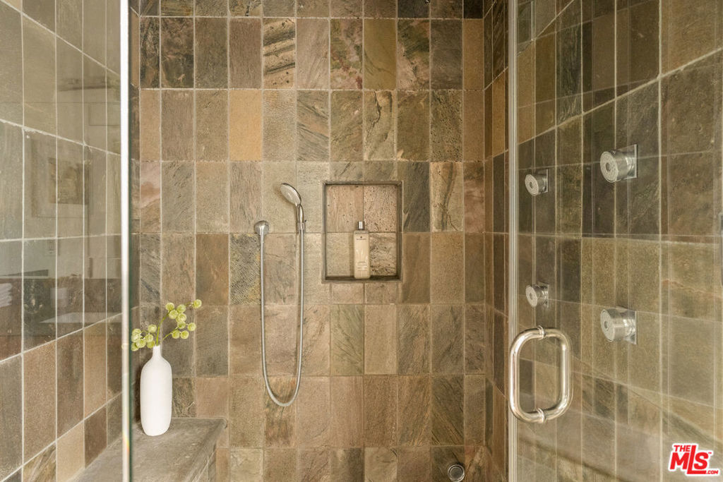 854 S Rimpau Boulevard Property Photo 38