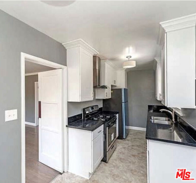 852 11th Street D Property Photo 3
