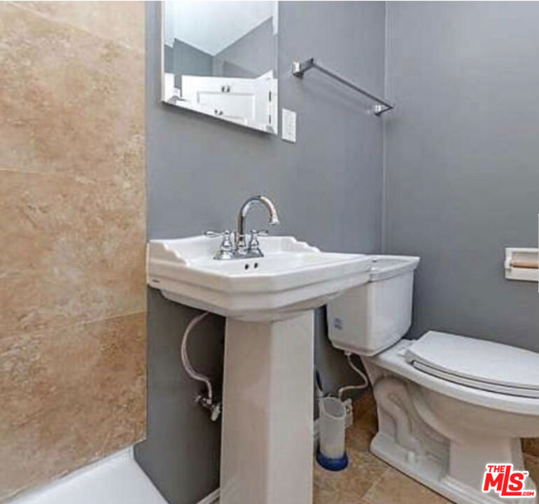 852 11th Street D Property Photo 10