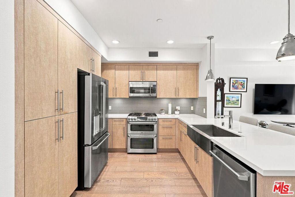 4240 Laurel Canyon Boulevard 305 Property Photo 6