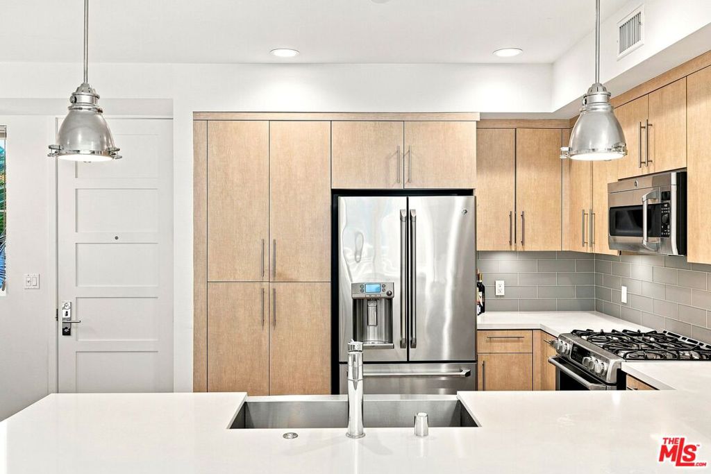 4240 Laurel Canyon Boulevard 305 Property Photo 8