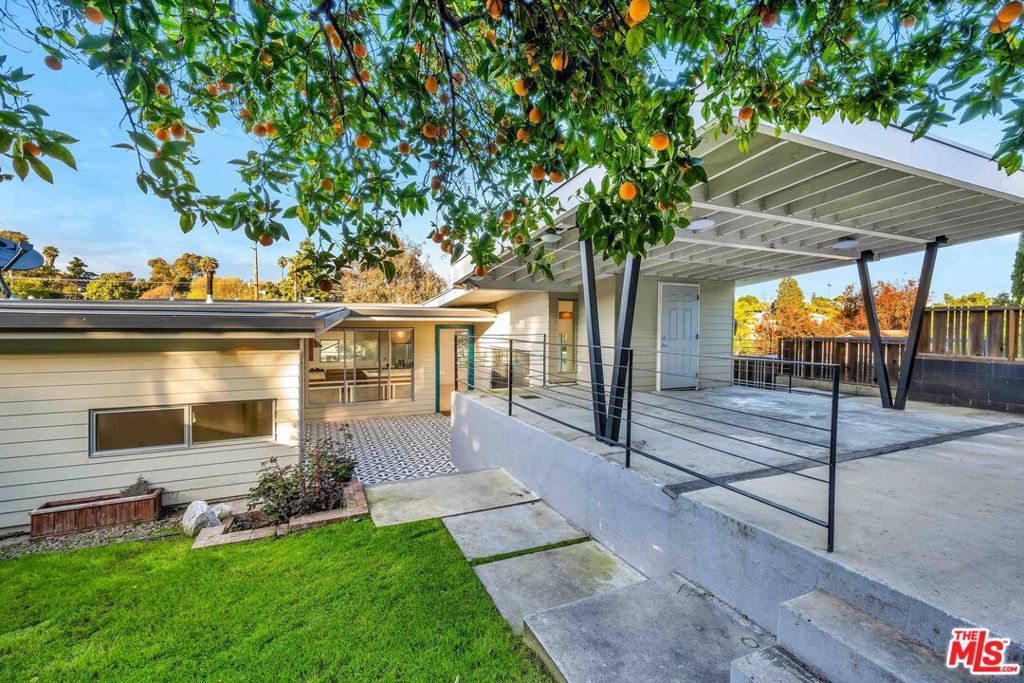 2681 Glendale Boulevard Property Photo 1
