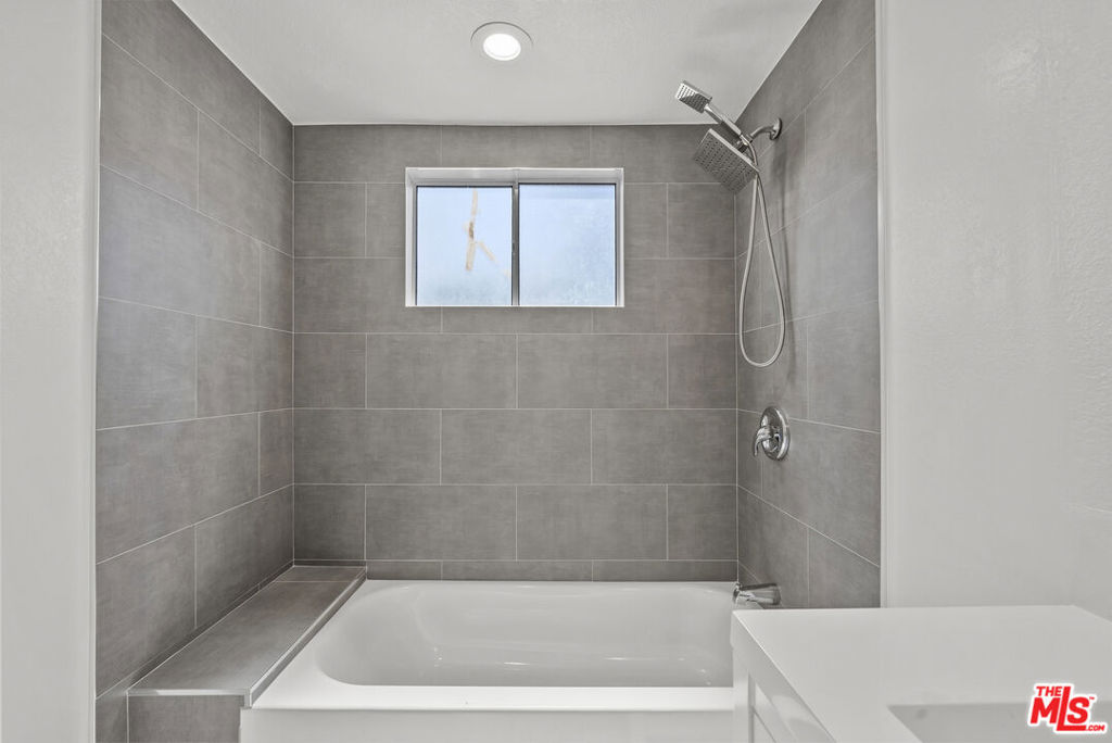 7853 Bothwell Road Property Photo 21