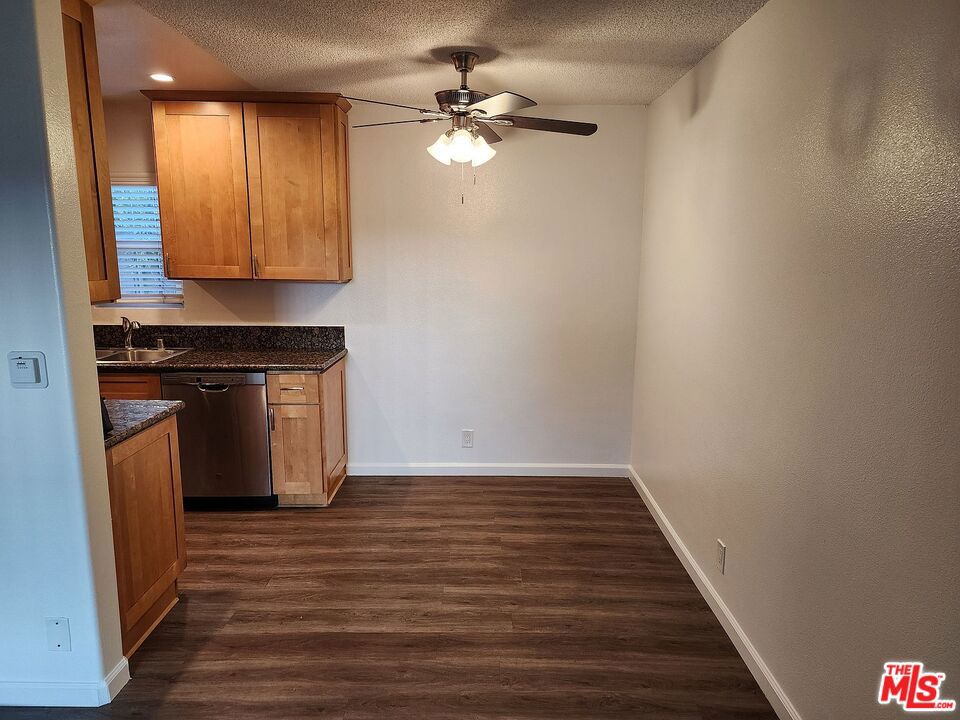 2540 S Barrington Avenue Property Photo 13