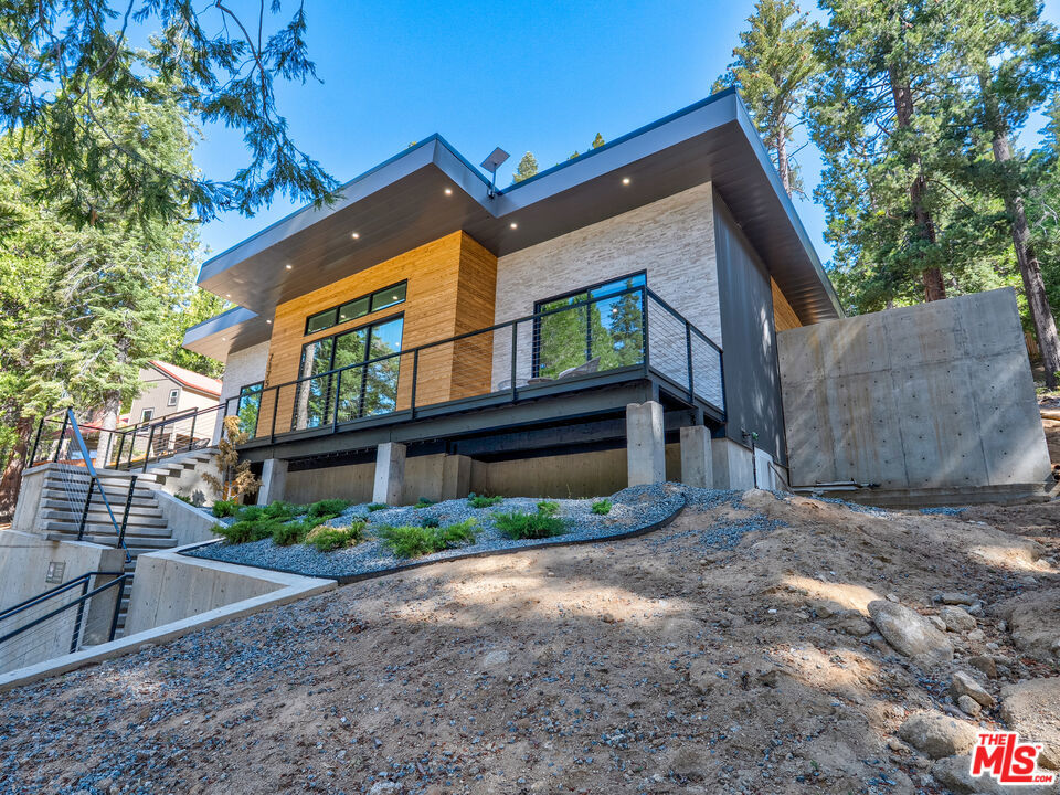 7175 Yosemite Park Way Property Photo