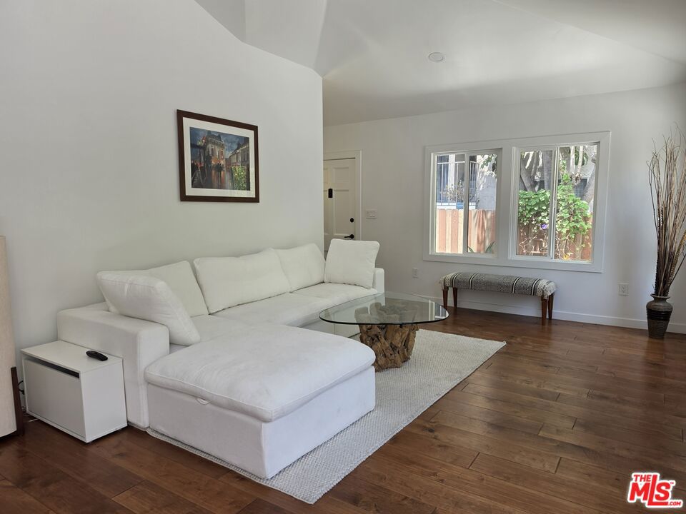 2310 Oak Street Property Photo 6