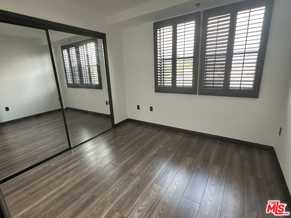 520 S Kingsley Drive 406 Property Photo 4