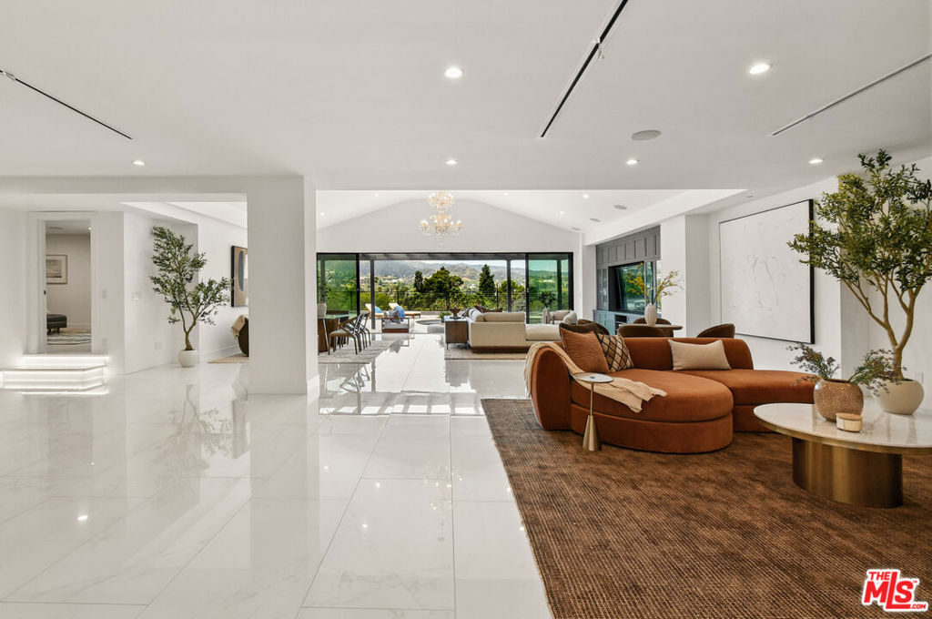 4423 Bergamo Drive Property Photo 8