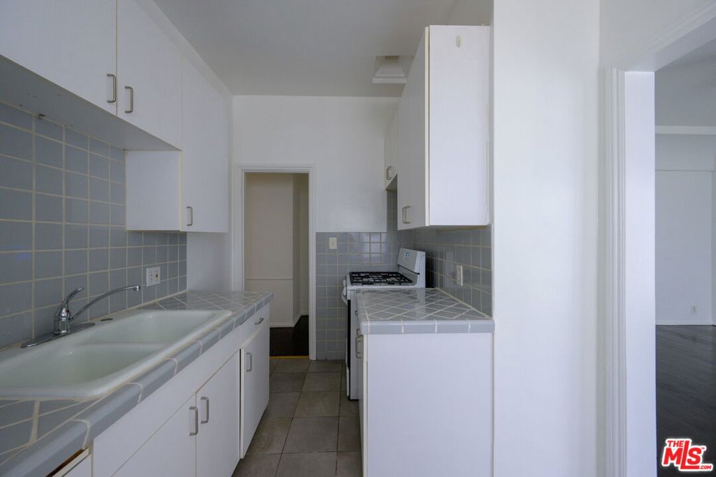 127 N Hamilton Drive Property Photo 7
