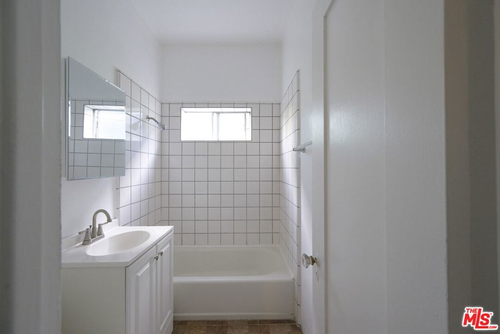 127 N Hamilton Drive Property Photo 10