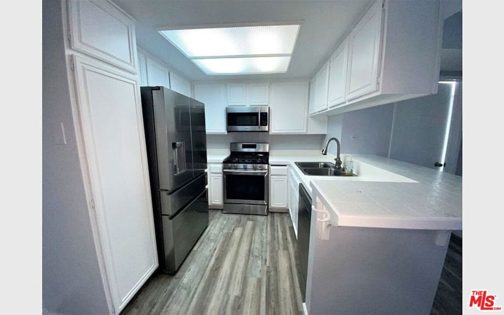 20235 Keswick Street 206 Property Photo 4