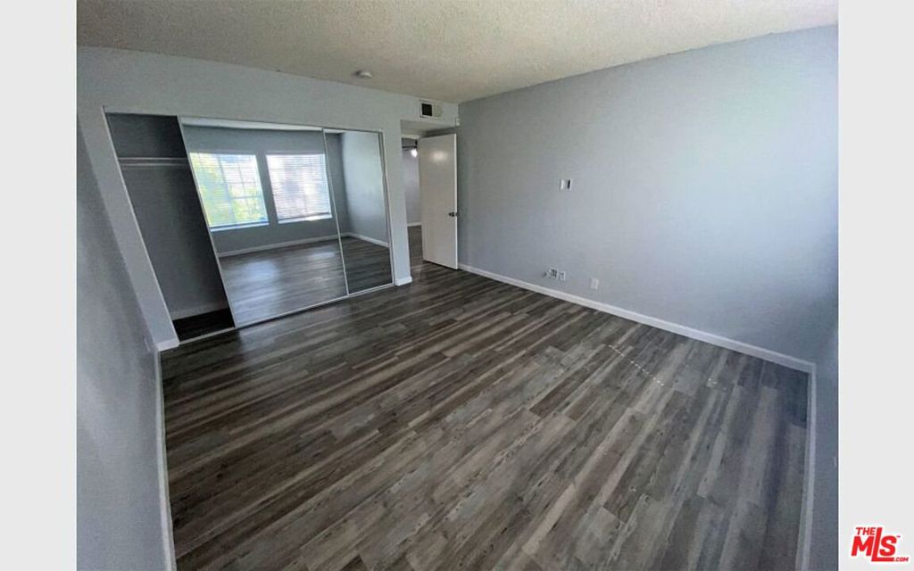 20235 Keswick Street 206 Property Photo 6