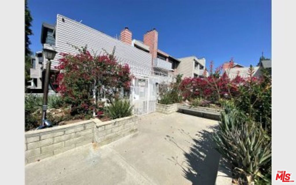 20235 Keswick Street 206 Property Photo 8