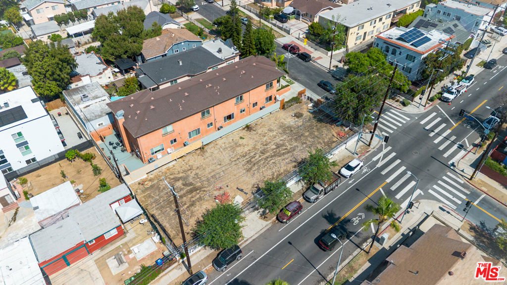 1301 N Alexandria Avenue Property Photo 5