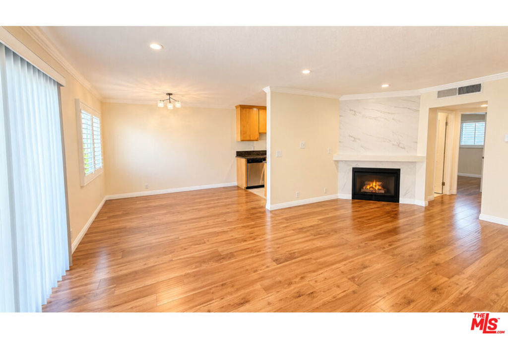 15141 Burbank Boulevard 203 Property Photo 1