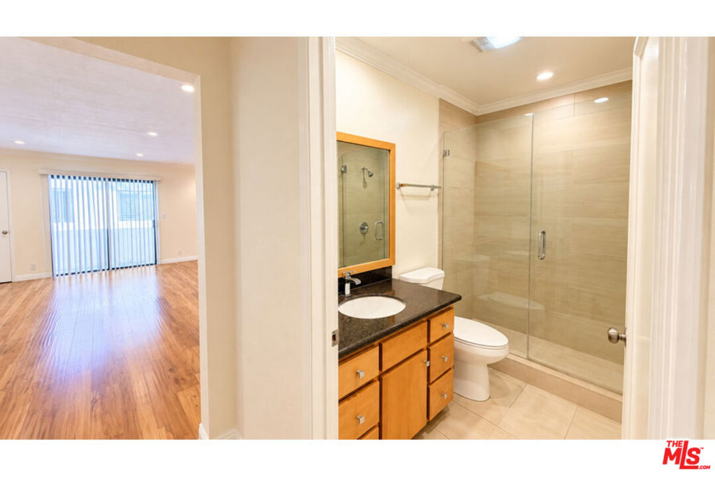 15141 Burbank Boulevard 203 Property Photo 2