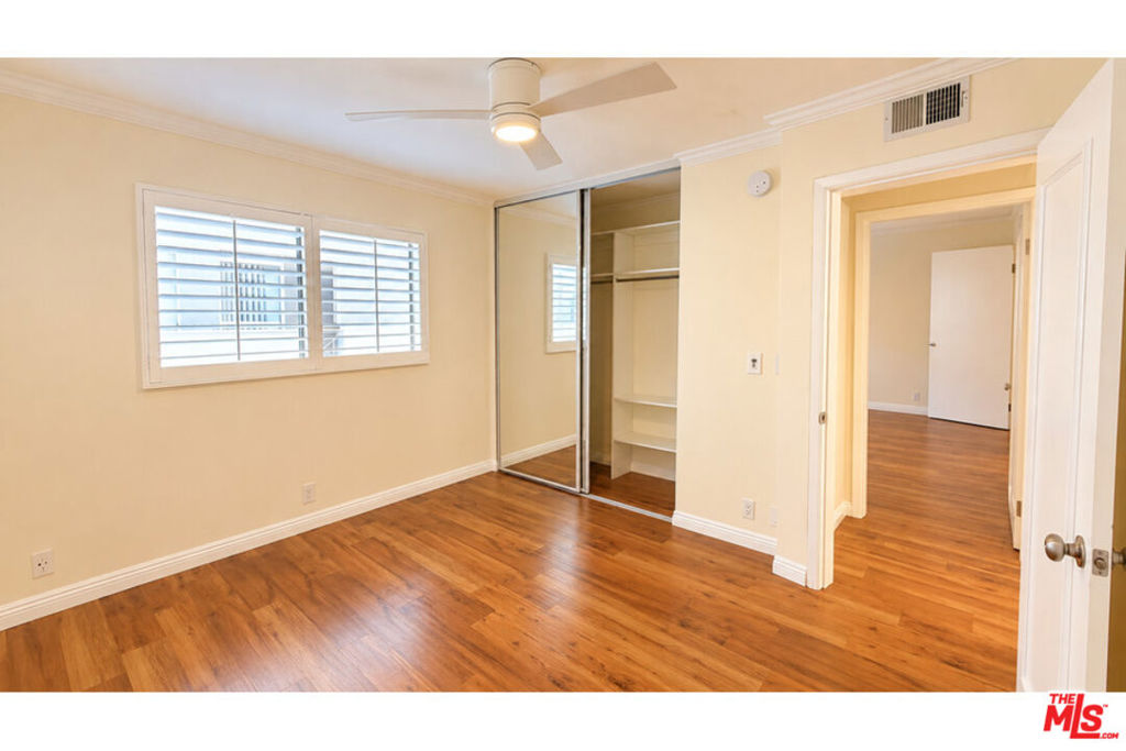 15141 Burbank Boulevard 203 Property Photo 4