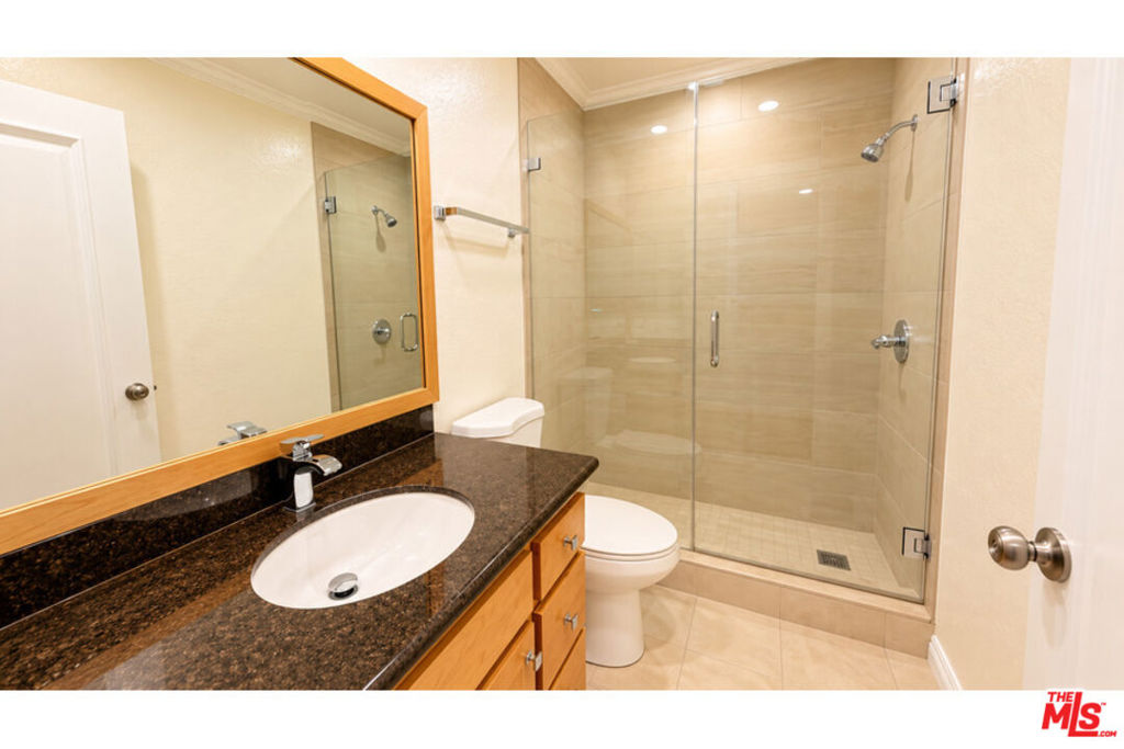15141 Burbank Boulevard 203 Property Photo 5