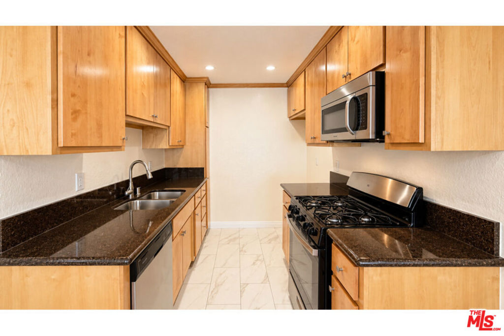 15141 Burbank Boulevard 203 Property Photo 6
