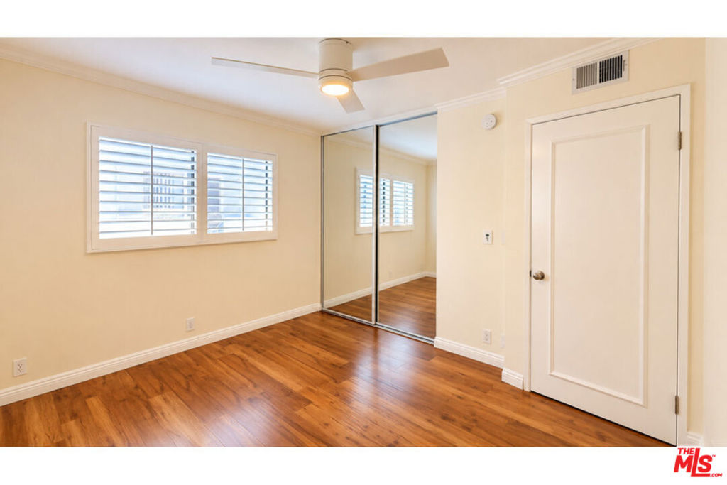 15141 Burbank Boulevard 203 Property Photo 8
