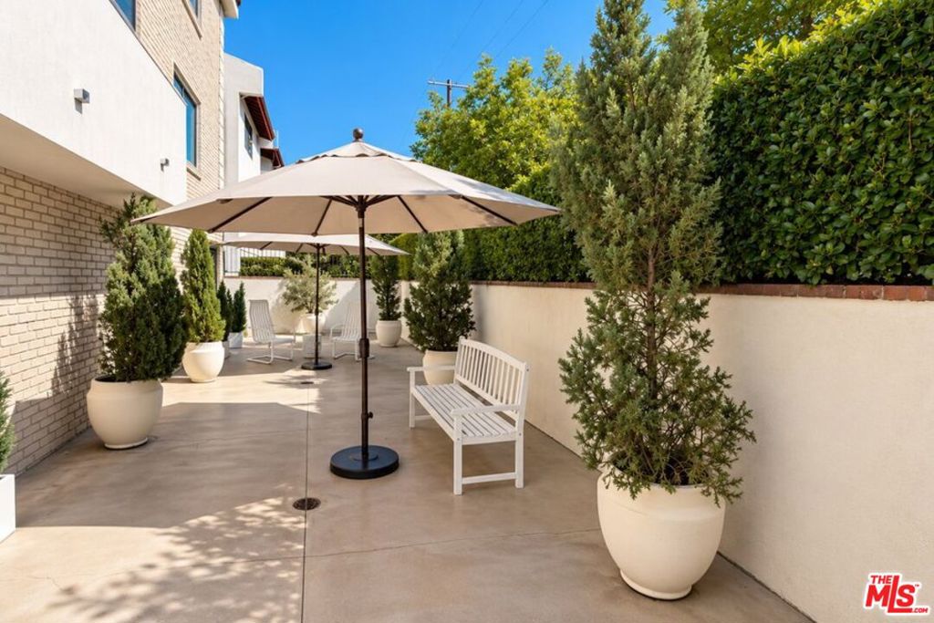 15141 Burbank Boulevard 203 Property Photo 16