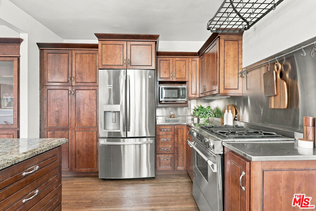 1017 N Howard Street Property Photo 17
