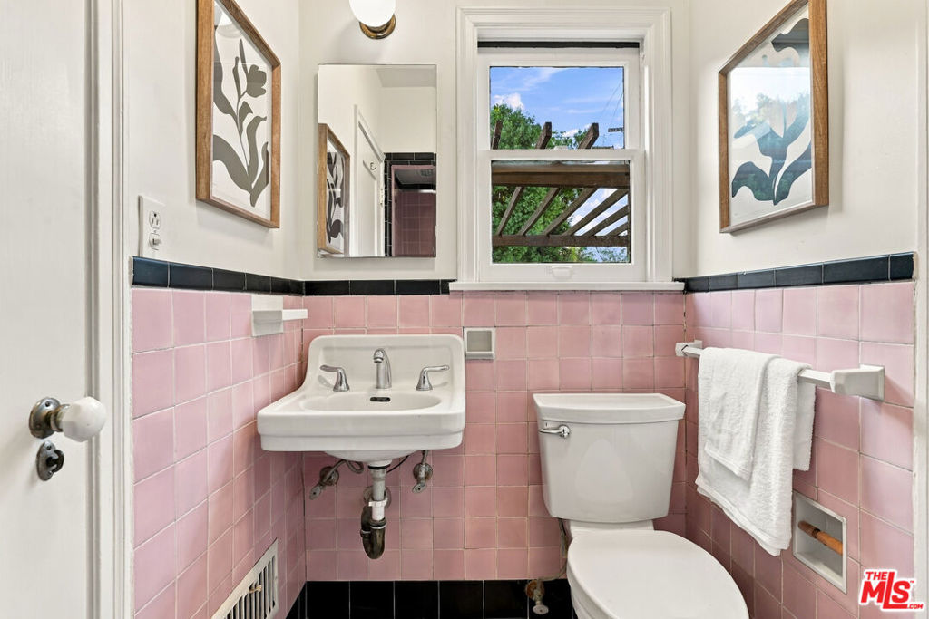 1017 N Howard Street Property Photo 29