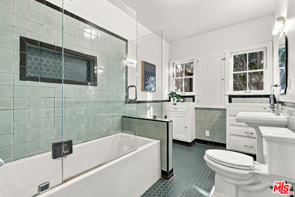 1017 N Howard Street Property Photo 36
