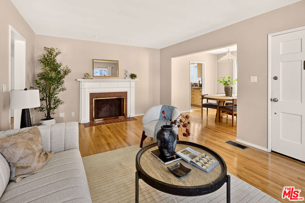 3152 Grand View Boulevard Property Photo 4