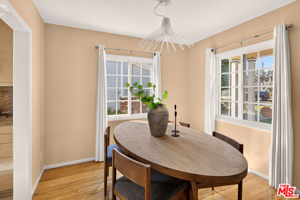 3152 Grand View Boulevard Property Photo 5